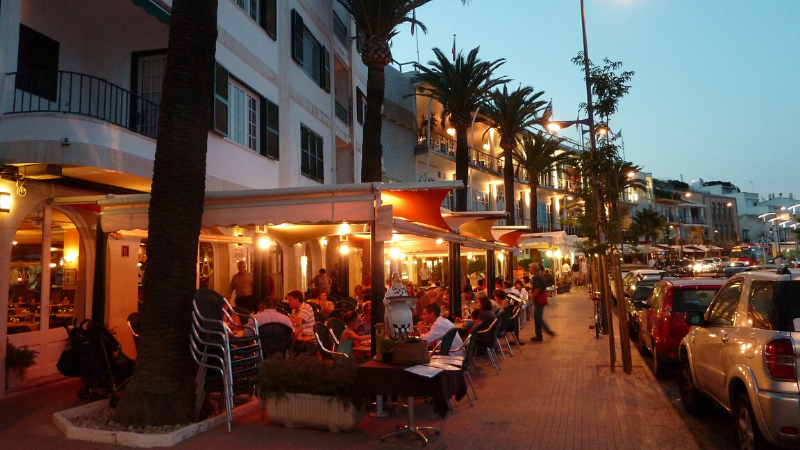 restaurantes y bares de Gandia no pagarán por sus terrazas 