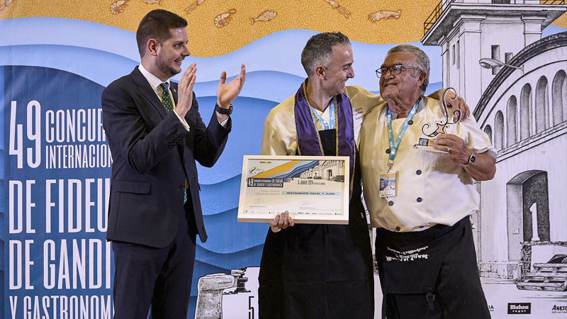 El restaurant Miguel i Juani de l'Alcúdia guanya la 49a edició del Concurs Internacional de Fideuà de Gandia